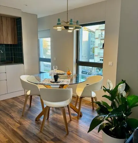 Three Little Birds Guimarães